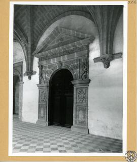 Puerta renacentista en el claustro del convento de Santo Domingo de Jerez de la Frontera