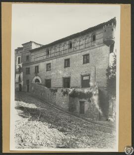 [Palacio fortificado de los Gómez de Alba] en Fonz, Huesca [Fachada principal]