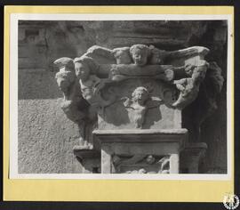 Alcalá de Henares. Fachada [Carmelitas de la Imagen. Detalle de un capitel de la portada de la ig...