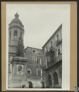Loja, Granada [Plaza de la Constitución y torre de la iglesia Mayor de Santa María de la Encarnación]