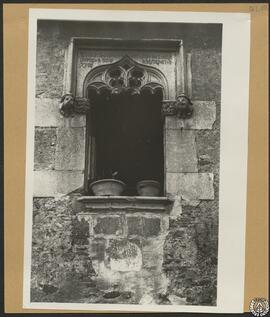 Casa Llorens en Salt, Gerona. Ventana de la fachada