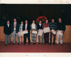 [1993. Acto Académico. Entrega de Diplomas de la XI Promoción de Licenciados en Educación Física. Nombramiento de Licenciados-retratos de grupo. Imágenes 1993-032 a 1993-040]