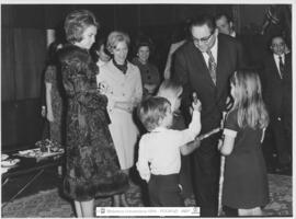 [1972. Visita príncipes de España. Infantes de España. Imágenes 1972-017 a 1972-021]