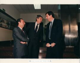 [1993. Acto Académico. Entrega de Diplomas de la XI Promoción de Licenciados en Educación Física. Mesa Presidencial-retrato de grupo. Imagen 1993-031]