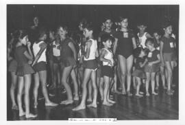[1968. Curso Internacional de Educación Física y Deportes. Matrogimnasia. Imágenes 1968-292 a 1968-307; 1968-311 a 1968-313]
