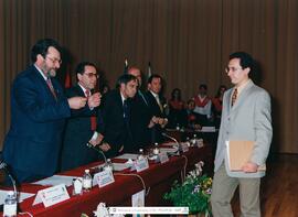 [1999. Acto Académico. Entrega de Diplomas a la XVII Promoción de Licenciados en Educación Física. Intervención Nº1 Juan Luis Bonilla Palomas. Imágenes 1999-014 a 1999-018]