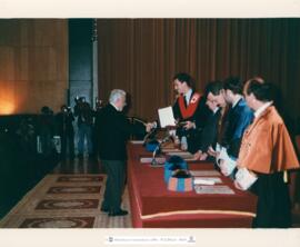 [1993. Visita del Príncipe Felipe al INEF. Auditorio-Entrega de distinciones a entidades y personas-Domingo Bárcenas González. Imagen 1990-033]