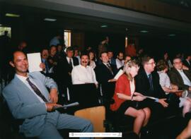 [1996. Acto Académico. Entrega de Diplomas a la XIV Promoción de Licenciados en Educación Física. Invitados-V Promoción. Imágenes 1996-041 a 1996-042]