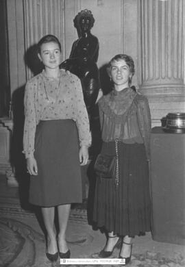 [1982. Alumnas número 1 en INEF-Madrid e INEF-Barcelona. Imágenes 1982-011 a 1981-015]