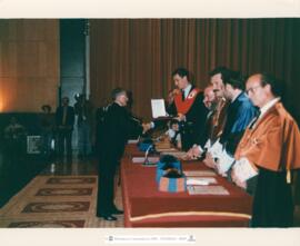 [1993. Visita del Príncipe Felipe al INEF. Auditorio-Entrega de Medallas-Ramiro Merino Merchán. Imagen 1990-034]