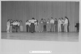 [1991. SUBSHOW-Coro del INEF. Imágenes 1991-121 a 1991-123]