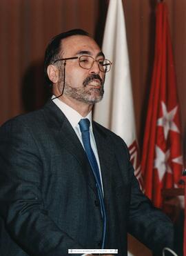 [2003. Acto Académico. Entrega de Diplomas a la 3ª Promoción de Licenciados en Ciencias de la Actividad Física y del Deporte. Intervención Javier Rojo González. Imagen 2003-003]
