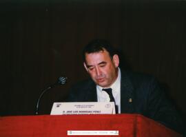 [1996. Acto Académico. Entrega de Diplomas a la XIV Promoción de Licenciados en Educación Física. Intervención José Luis Rodríguez Pérez. Imágenes 1996-003 a 1996-007]