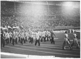 [1975. Gimnastrada-Berlín. Imágenes 1974-038 a 1974-039]