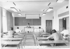 [AÑOS'80. Clases teóricas/Conferencias-profesores. Imágenes AÑOS'80-022 a AÑOS'80-023; AÑOS'80-025 a AÑOS'80-028; AÑOS'80-031]
