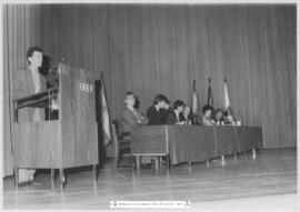 [1991. Acto Académico. Entrega de Diplomas. Intervención-Nº1 de la IX Promoción de Licenciados en Educación Física. Imágenes 1991-061 a 1991-062; 1991-072]