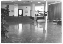 [Instalaciones INEF. Edificio central. Interiores-Hall. Imágenes INS-116; INS-126 a 128; INS-130 a 131]