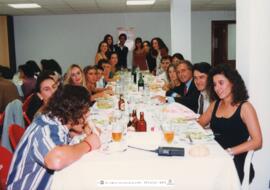[1995. III Conferencia Internacional EGREPA-3ª Edad. Comida de despedida. Alumnos-asistentes. Imágenes 1995-027 a 1995-031]