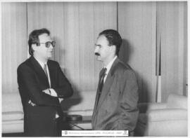 [1989. Acto Académico. Entrega de Diplomas. Sala de Autoridades. Imágenes 1986-399; 1989-001 a 1989-003]
