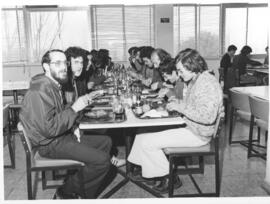 [Instalaciones INEF. Edificio social. Interiores-Cafetería. Imágenes INS-073 a 074; INS-137]