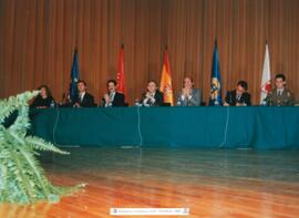 [1992. Acto Académico. Entrega de Diplomas de la X Promoción de Licenciados en Educación Física. Mesa Presidencial-Auditorio. Imágenes 1992-033 a 1992-034; 1992-045]