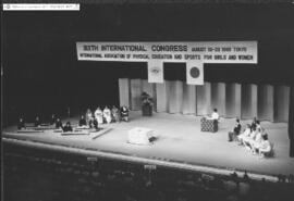 [1969. Tokyo. 6º Congreso Internacional de Educación Física y Deportes para niñas y mujeres. Imágenes 1969-121 a 1969-147]