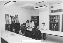 [AÑOS'80. Clases teóricas/Conferencias-alumnos. Imágenes AÑOS'80-029 a AÑOS'80-030]