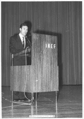 [1990. Acto Académico. Entrega de Diplomas. Intervención-José Luis Hernández Vázquez. Imágenes 1990-059; 1990-061-010]