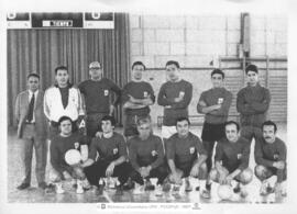 [1971. Partido de fútbol sala personal INEF. Imágenes 1971-073 a 1971-078]