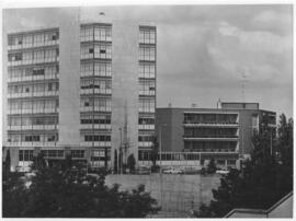 [Instalaciones INEF. Edificio social. Fachada lateral. Imágenes INS-027 a 029]