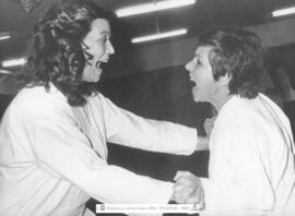 [1981. "Guerra de gritos". Imágenes 1981-009 a 1981-014]
