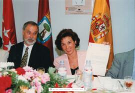 [1995. III Conferencia Internacional EGREPA-3ª Edad. Comida de despedida. Entrega de regalos-Peter Vogelaere. Imágenes 1995-023 a 1995-026]