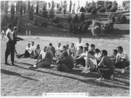 [1987. Prácticas en el exterior. Pistas de atletismo. Imágenes 1987-024 a 1987-036]