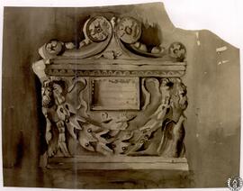[Composición 1. Urna cineraria de Antonia Maxuma]