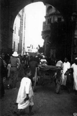 El Cairo, Egipto 2. Trasiego de comerciantes en la puerta de la muralla
