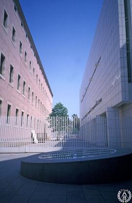 Patio entre el Museo de Arte Contemporáneo y el Centro de cultura Contemporánea (CCCB)