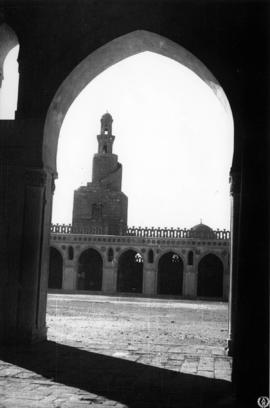 El Cairo, Egipto 2. Patio de la Mezquita de Ibn Tulum, al fondo el minarete