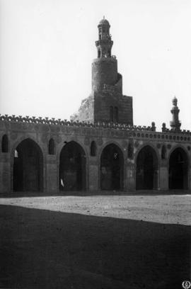 El Cairo, Egipto 2. Patio de la Mezquita de Ibn Tulum, al fondo el minarete