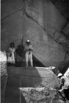 Pirámide de Keops, conjunto de Gizeh, Egipto. Entrada de la pirámide de Keops