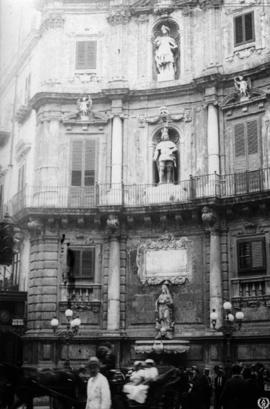 Palermo, Sicilia, Italia. Fachada del edificio de los Quattro Canti