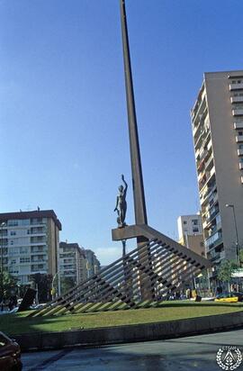 Plaza de Angel Pestaña. Monumento
